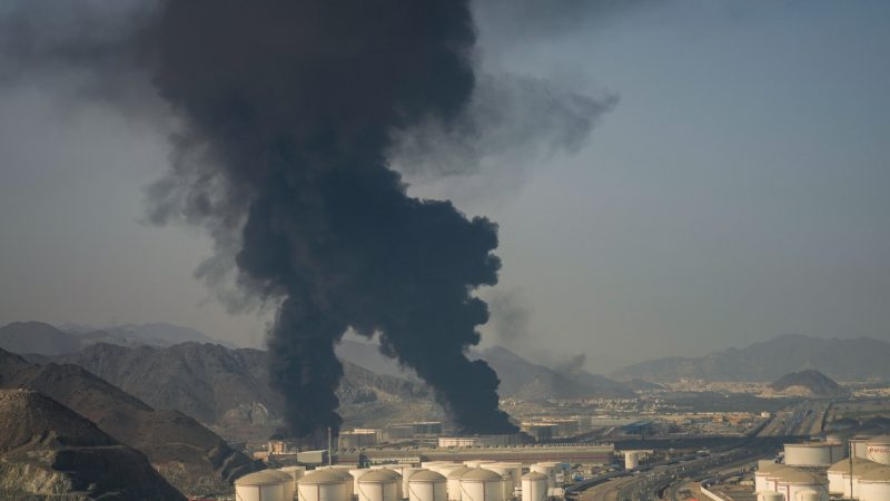 Incendie provoqué par un drone sur un site pétrolier aux Émirats Arabes Unis