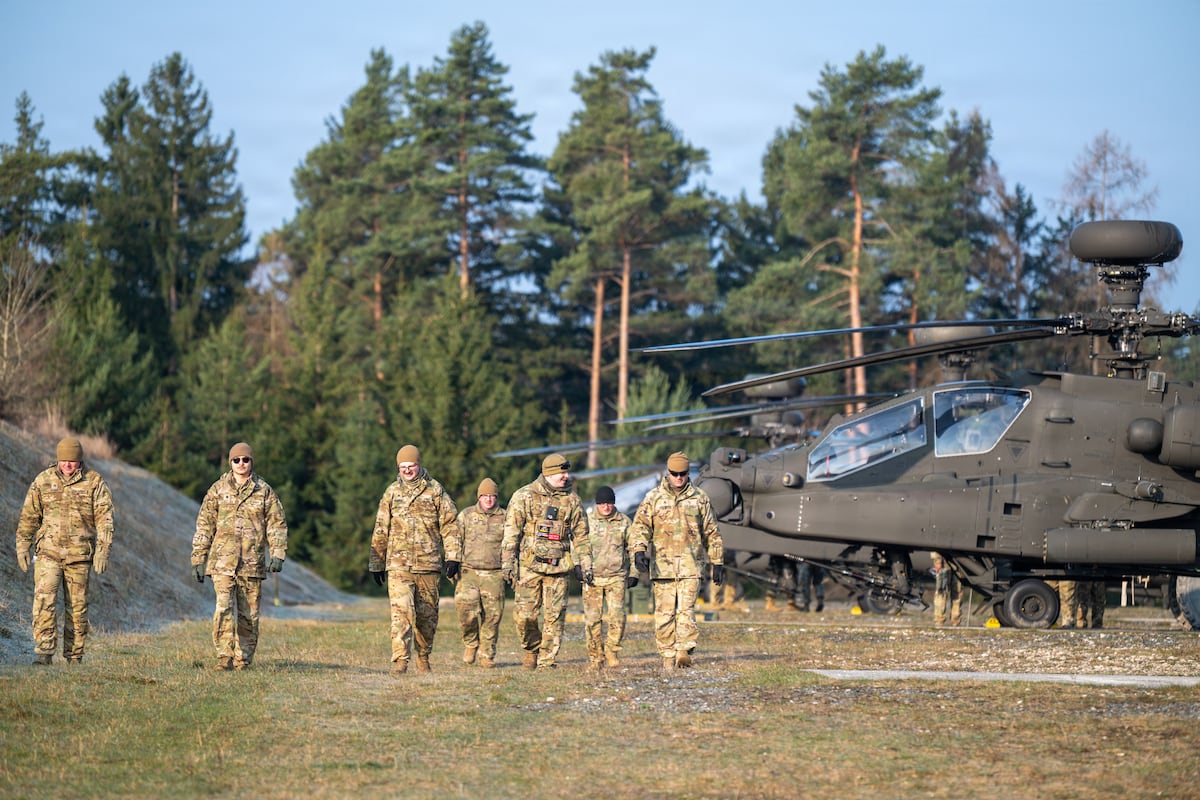 Les drones abattus par un hélicoptère Apache lors d&rsquo;un exercice en Europe