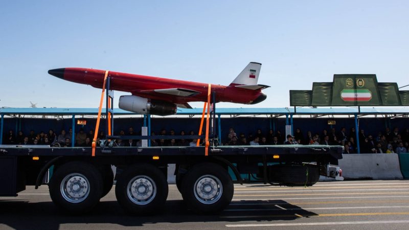 Les tensions s&rsquo;accroissent: L&rsquo;Iran déploie des missiles et des drones face aux Patriot américains