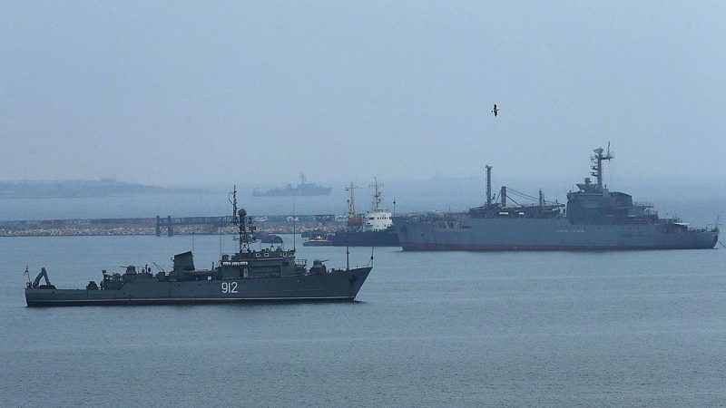 Crimée : trois navires russes et un MiG-31 endommagés lors de frappes nocturnes majeures