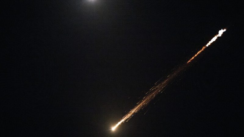 Les Émirats arabes unis signalent des attaques de missiles et drones iraniens après un cessez-le-feu