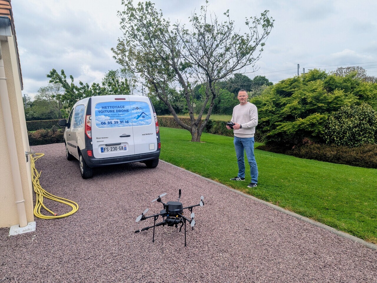 Nettoyage de toiture par drone : la reconversion réussie de Nicolas Langlois près de Bayeux