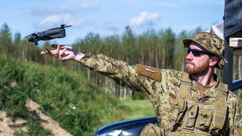 Le Canada renforce ses défenses anti-drones dans ses infrastructures militaires