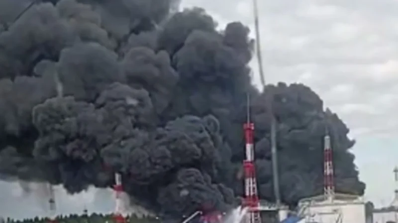 Une attaque de drones secoue la région de Moscou et provoque des incendies