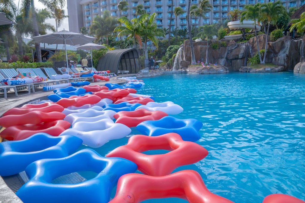 Le Westin Maui célèbre les 250 ans des États-Unis avec un spectacle de drones et une pluie d&rsquo;orchidées