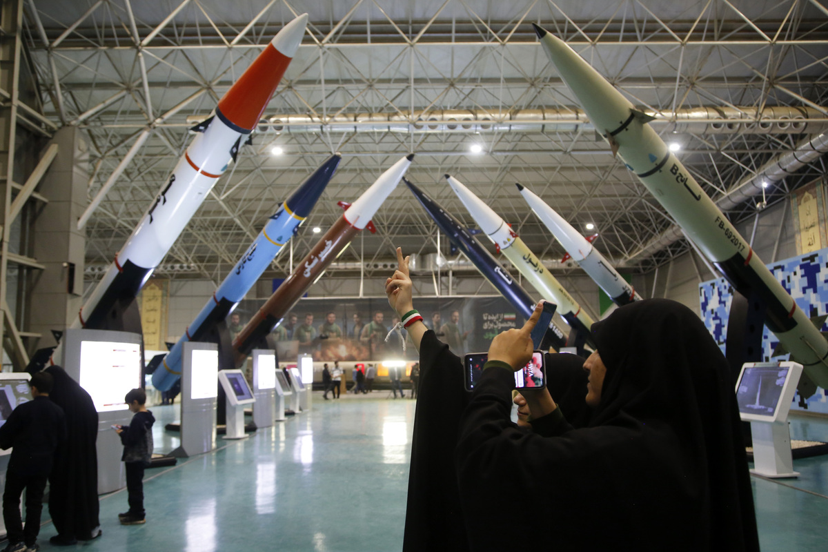 L&rsquo;Iran affirme disposer de stocks de missiles et drones suffisants pour des années de conflit