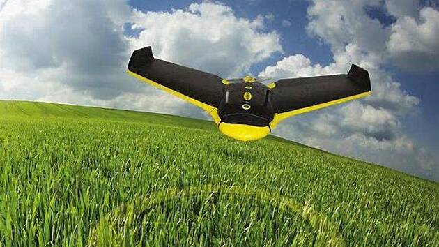 Guérande : des lycéens initiés au pilotage de drones en agriculture