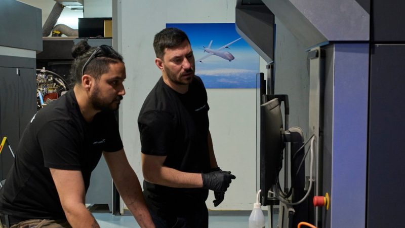 Des imprimantes 3D géantes, initialement destinées au cinéma, produisent désormais des pièces de drones militaires