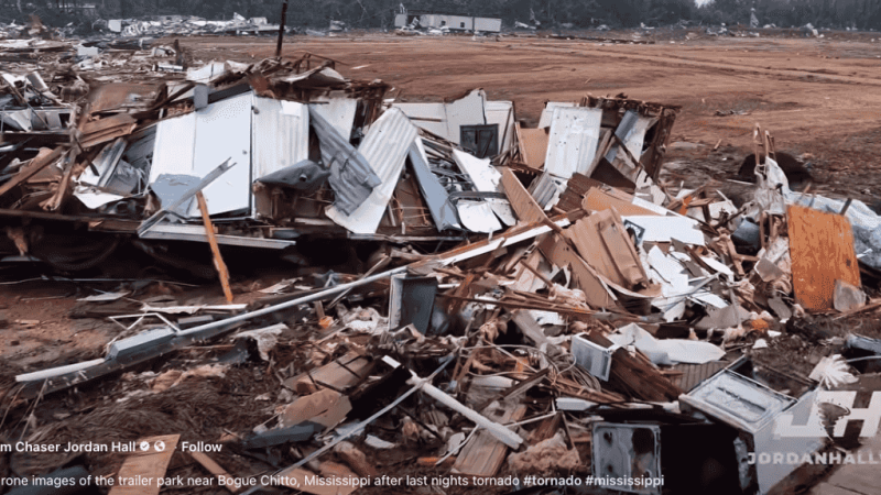 Les drones documentent les dégâts d&rsquo;une tornade présumée au Mississippi