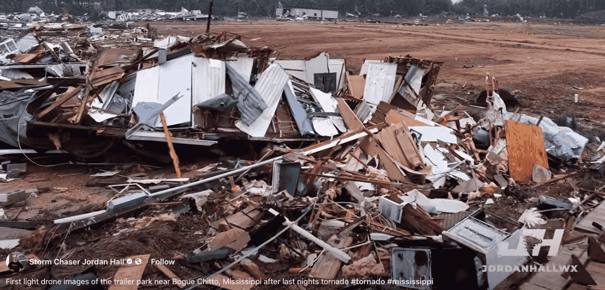 Les drones documentent les dégâts d&rsquo;une tornade présumée au Mississippi