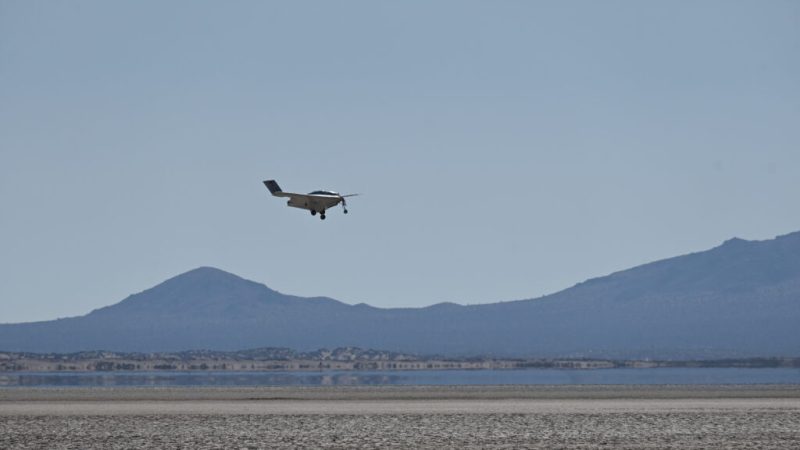 Le drone furtif XRQ-73 à propulsion hybride-électrique entre en phase de test