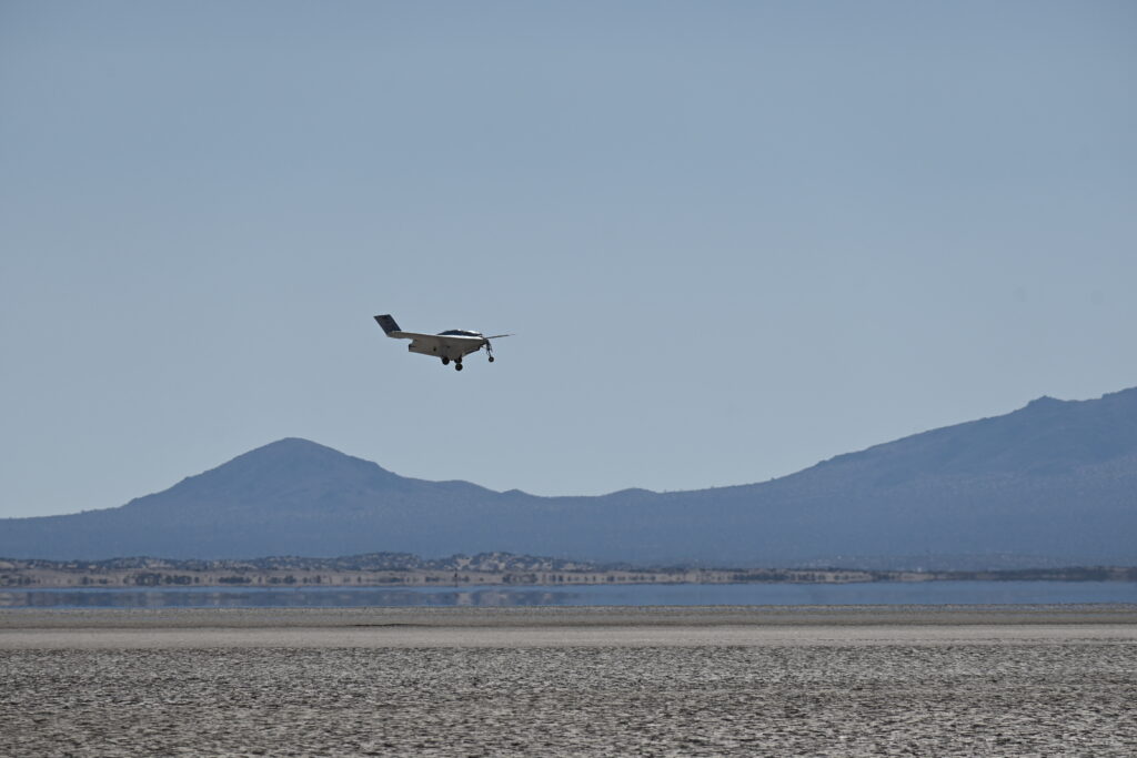 Le drone furtif XRQ-73 à propulsion hybride-électrique entre en phase de test