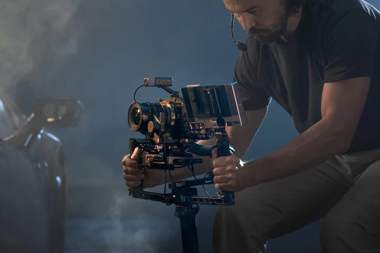 DJI dévoile le RS 4 Pro Combo 2026 avec système de transmission SDR sans fil
