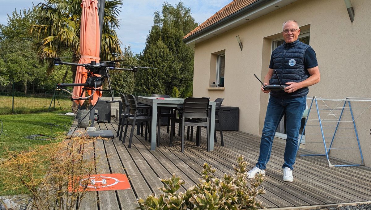 Normandie : un entrepreneur innove avec le nettoyage de toitures par drone