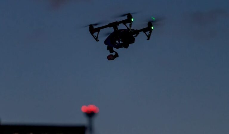 Le spectacle de drones de Vivid Sydney tourne au désastre aquatique