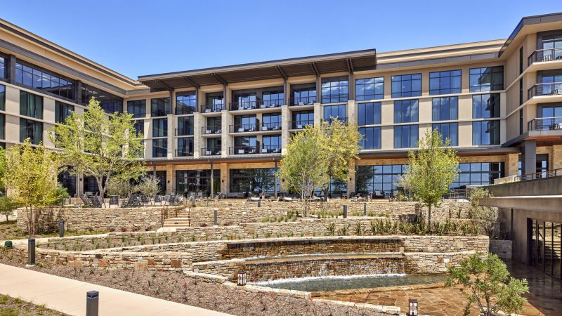 Omni PGA Frisco Resort & Spa inaugure son « Summer of Glow » avec des spectacles de drones