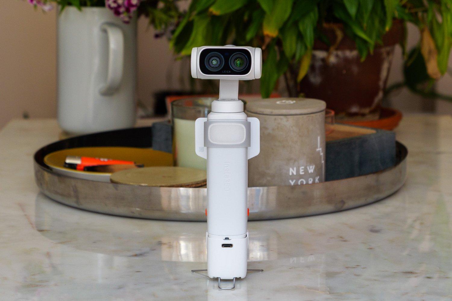 Insta360 Luna Ultra : un concurrent sérieux pour le DJI Osmo Pocket