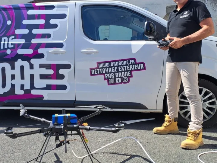 La Tessoualle : un drone innovant pour le nettoyage de toitures et façades