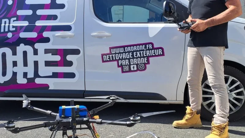 La Tessoualle : un drone innovant pour le nettoyage des toitures et façades