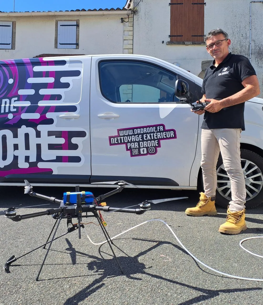 La Tessoualle : un drone innovant pour le nettoyage des toitures et façades
