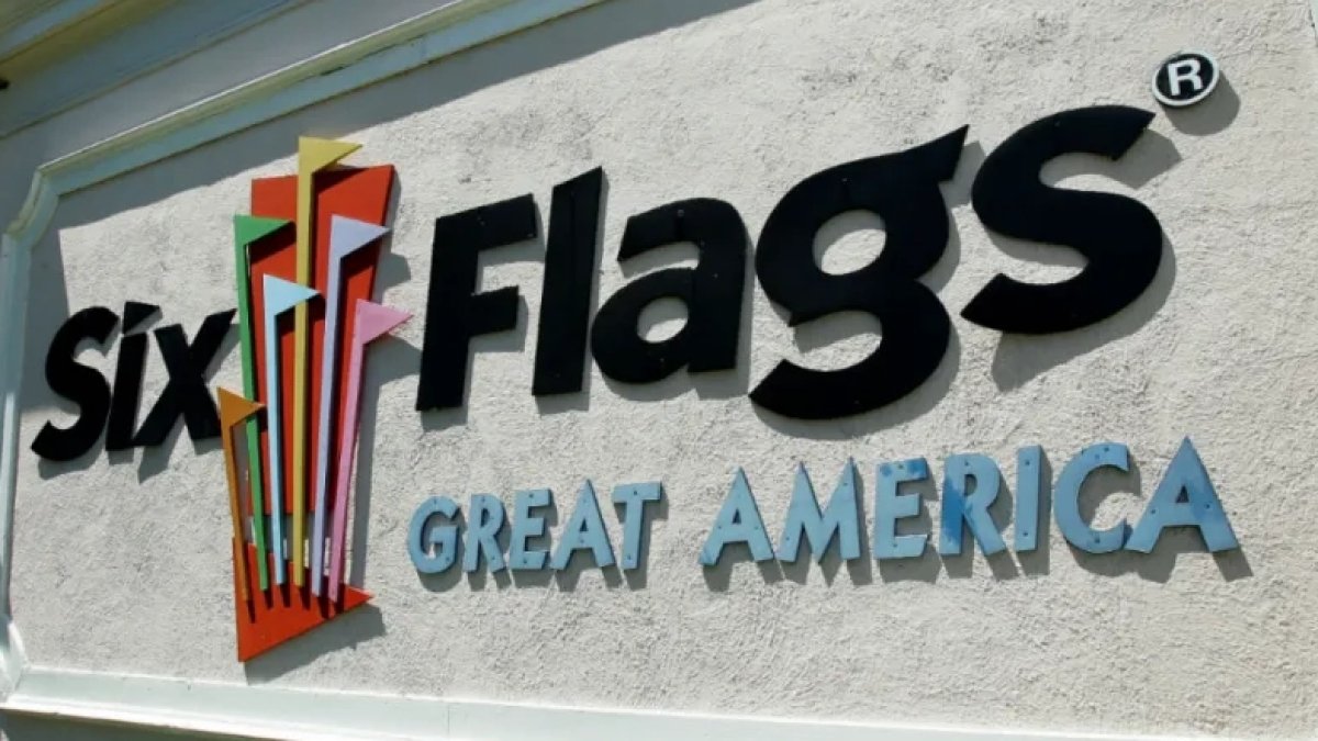 Six Flags Great America célèbre ses 50 ans avec un spectacle de drones