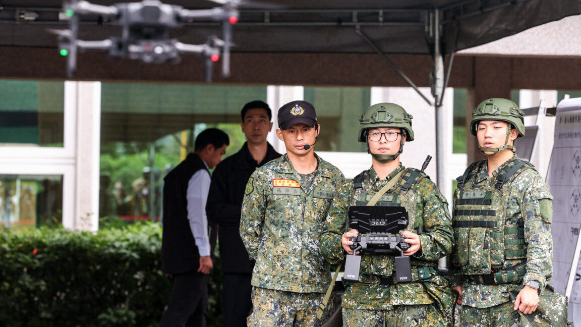 Taïwan intensifie sa production de drones militaires face aux tensions avec la Chine