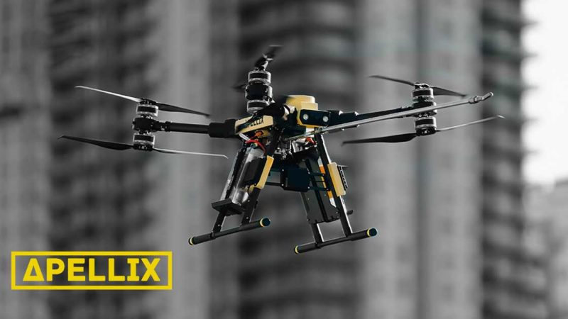 Apellix démontre son drone de nettoyage de panneaux solaires en Californie