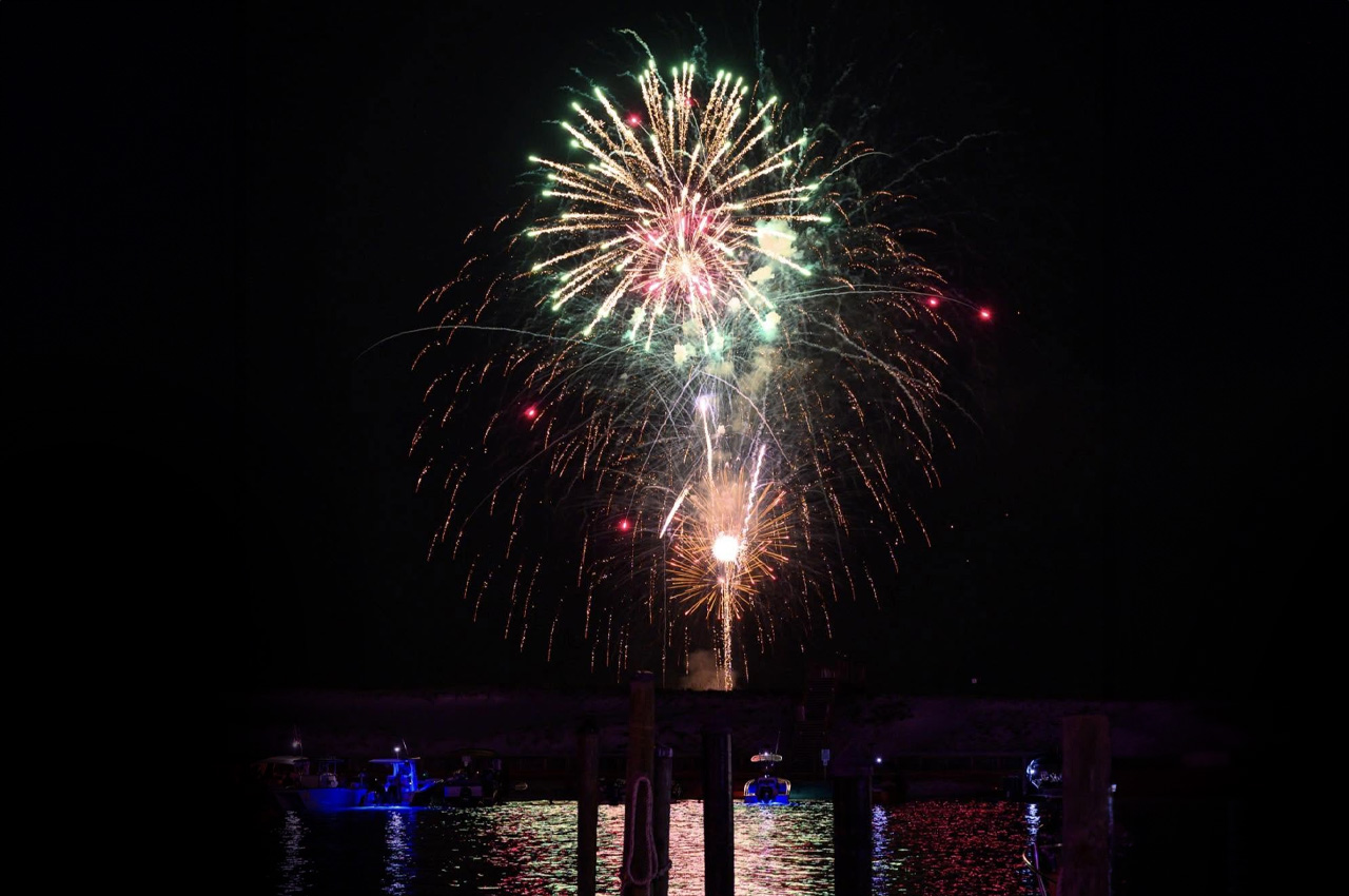 Destin approuve un spectacle combiné feux d&rsquo;artifice et drones pour le 4 juillet