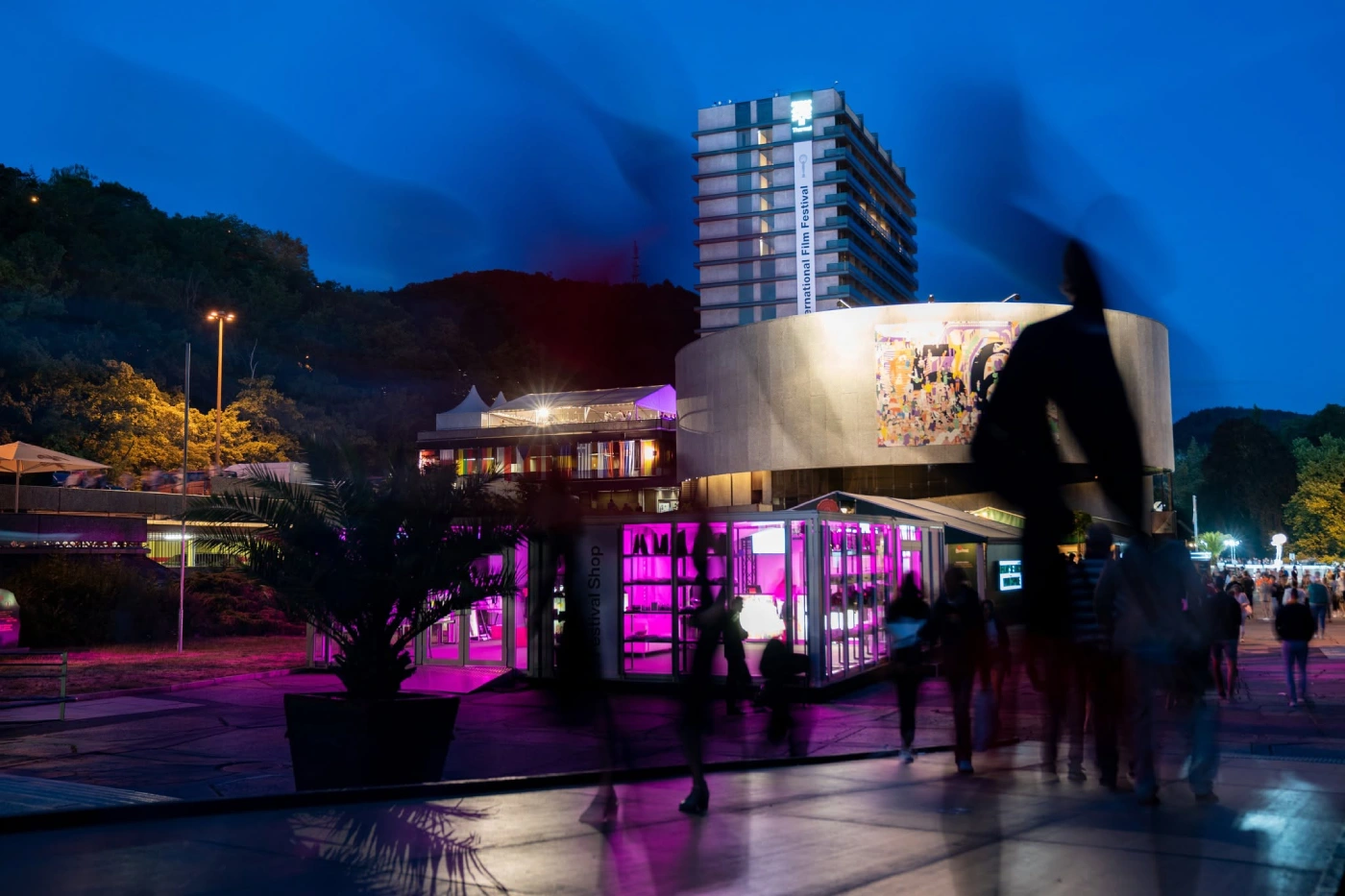 Le festival de Karlovy Vary remplace ses feux d&rsquo;artifice par un spectacle de 1 300 drones