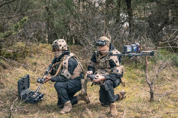 Pilotage de drones FPV : l&rsquo;immersion au service de l&rsquo;opérationnel militaire