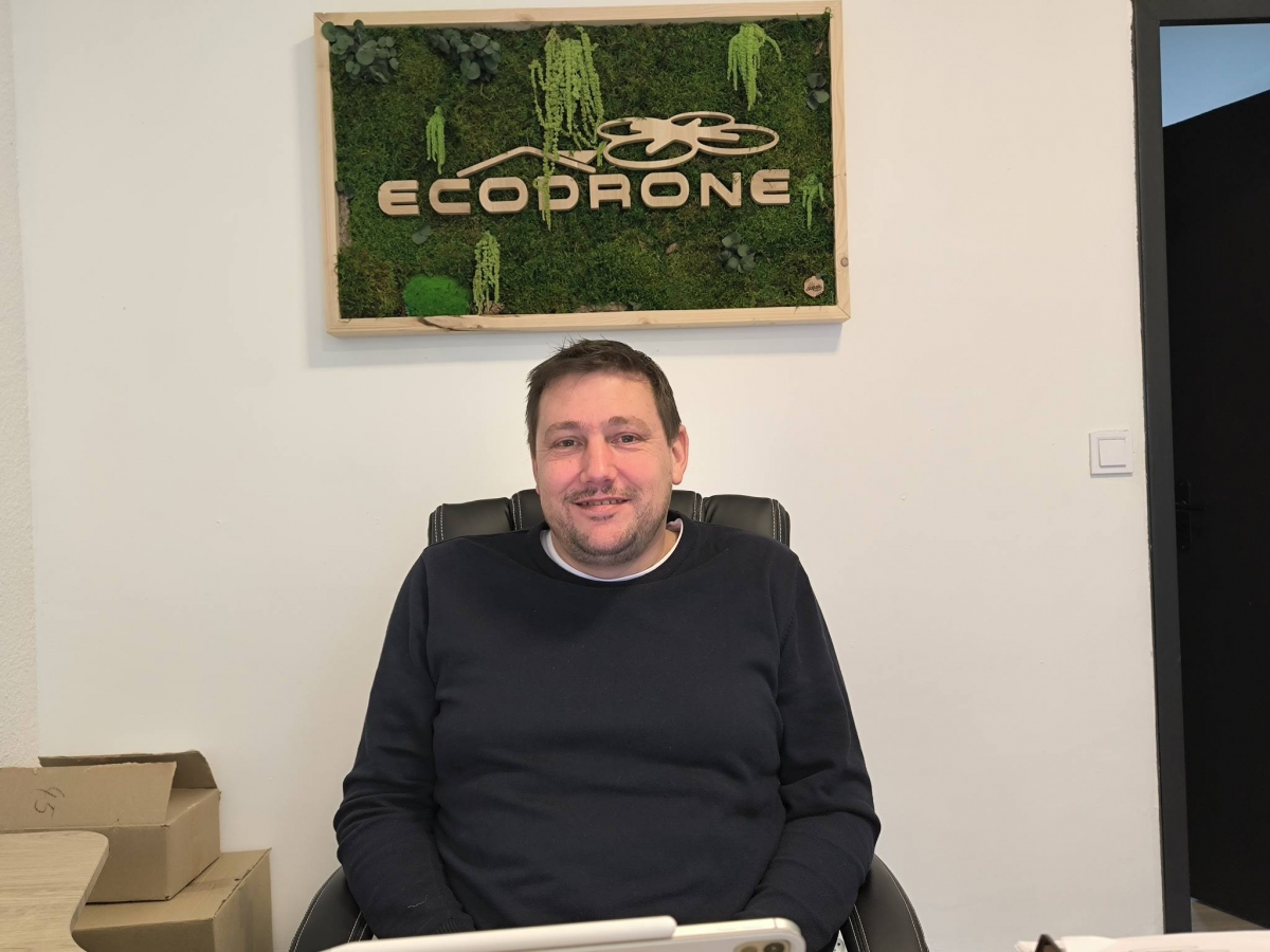 Sedan : un drone nettoie innovamment le toit de l&rsquo;église Saint-Charles