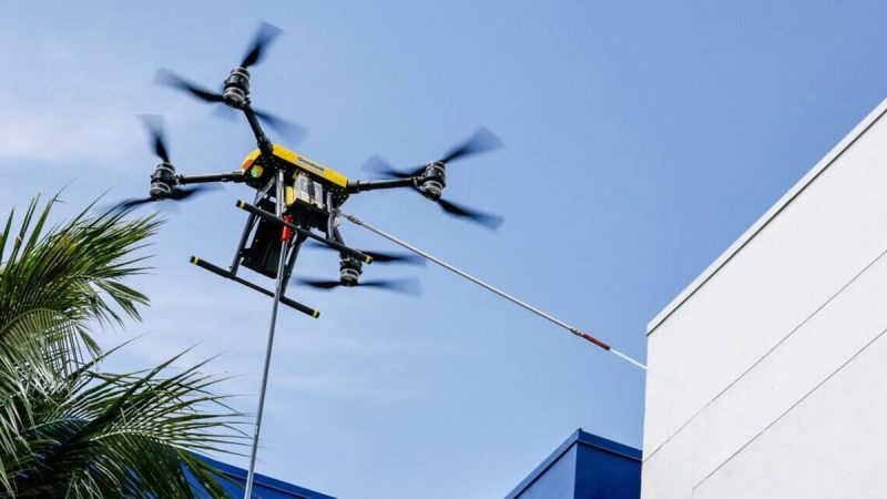 En Floride du Sud, les drones pourraient bientôt remplacer les nettoyeurs de vitres